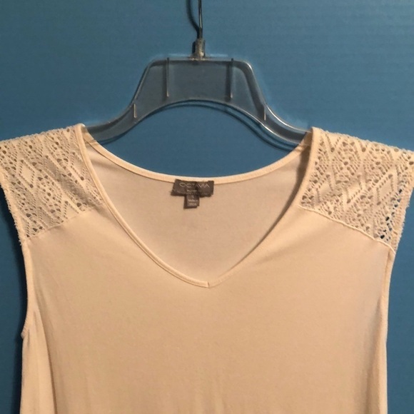 Octavia white top. Size medium - Picture 2 of 4